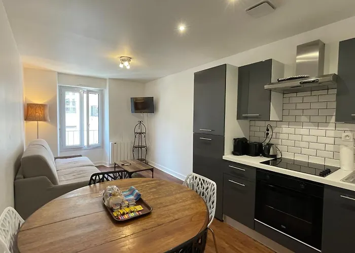 מלון דירות Central 3*